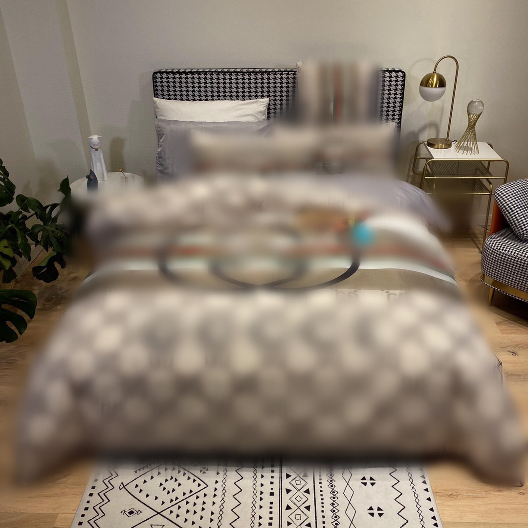 Luxury khaki designer bedding sets bee letter printed king size duvet cover bed sheet summer spring fashion pillowcases comforter set
Luxury khaki designer bedding sets bee letter printed king size duvet cover bed sheet summer spring fashion pillowcases comforter set