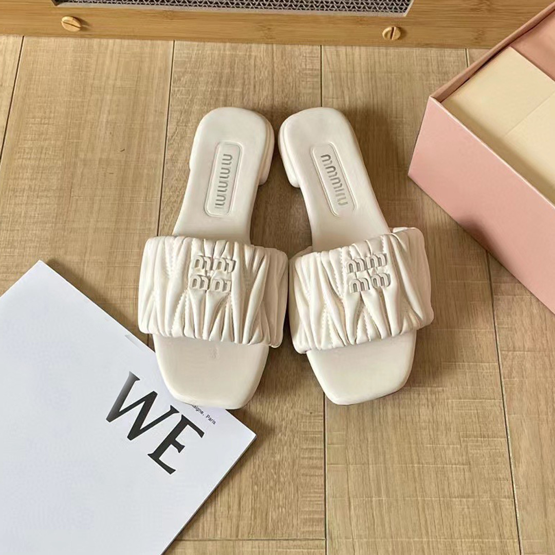 2023 MIU Slippers Women Flat Sandals Matelasse Slide Shoes MM Fashion Top Quality Designer Banquet Summer Leather Sandals Multicolor Flat Heel Mule3, #4
2023 MIU Slippers Women Flat Sandals Matelasse Slide Shoes MM Fashion Top Quality Designer Banquet Summer Leather Sandals Multicolor Flat Heel Mule3, #4