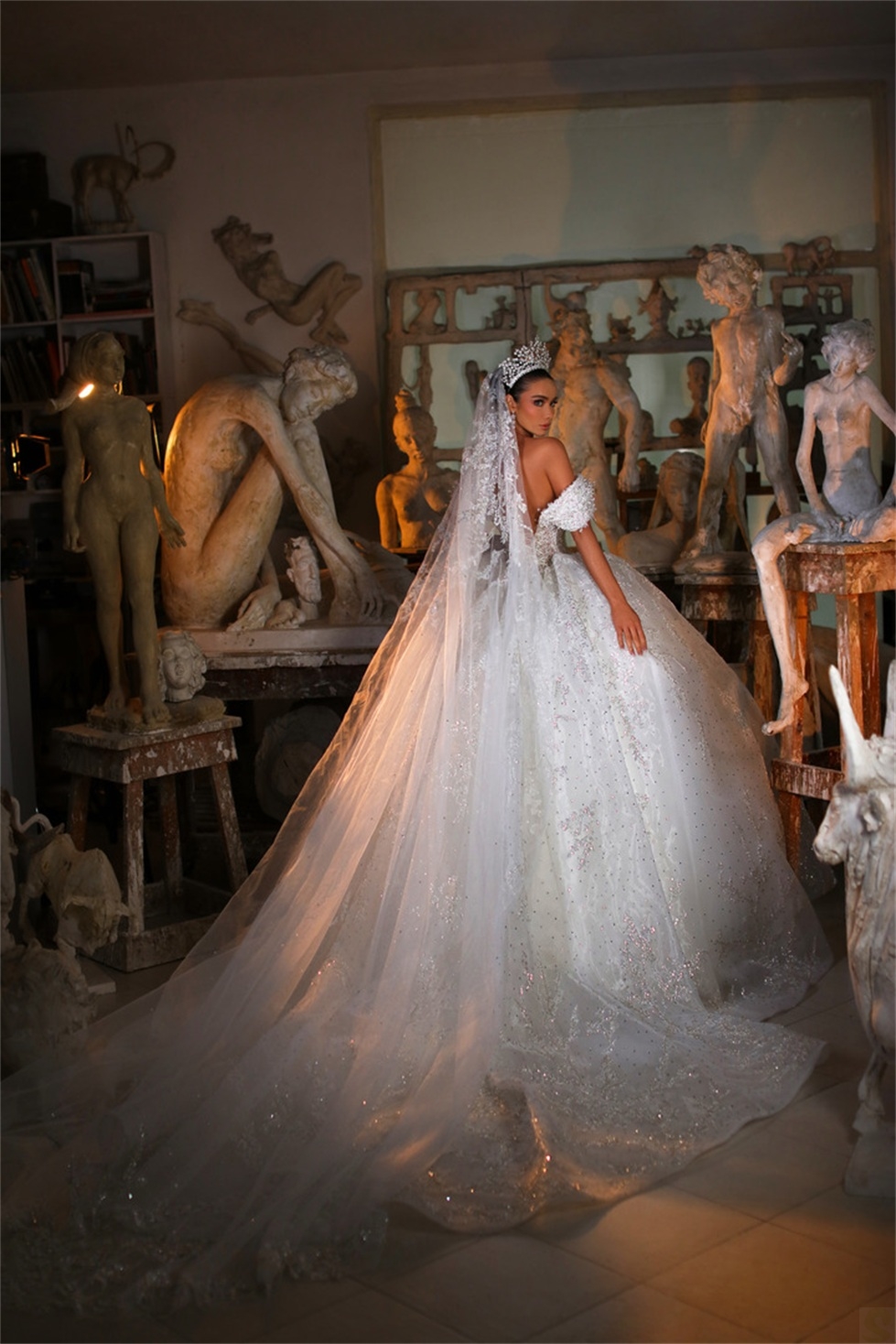 Custom Made Princess Ball Gown Wedding Dresses Sweetheart Off Shoulder Luxury Crystal Muslim Bridal Gowns