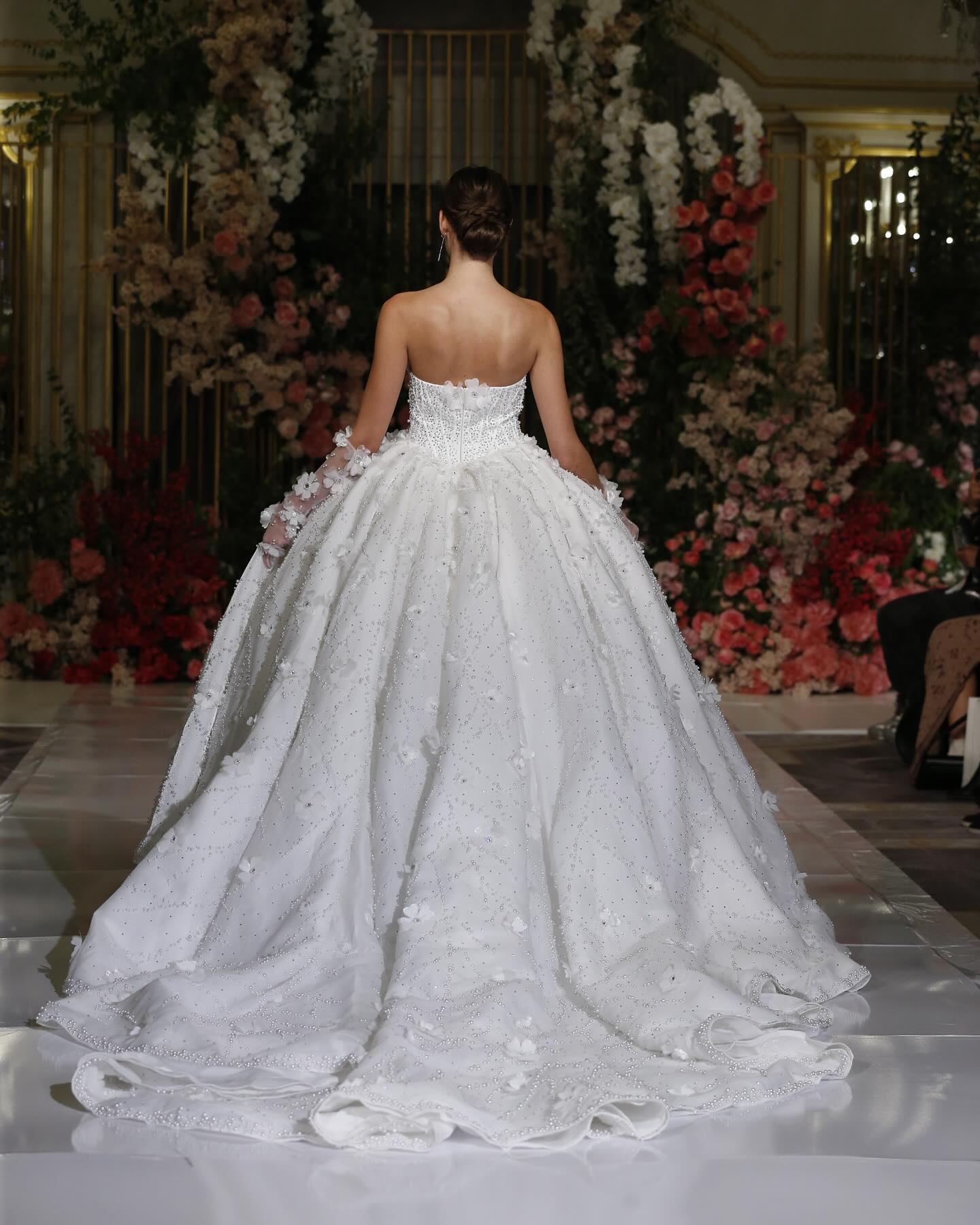 Classic Strapless Wedding Dresses Ball Gown Elegant Sleeveless Applique Sequined Lace vestidos de novia Custom Made