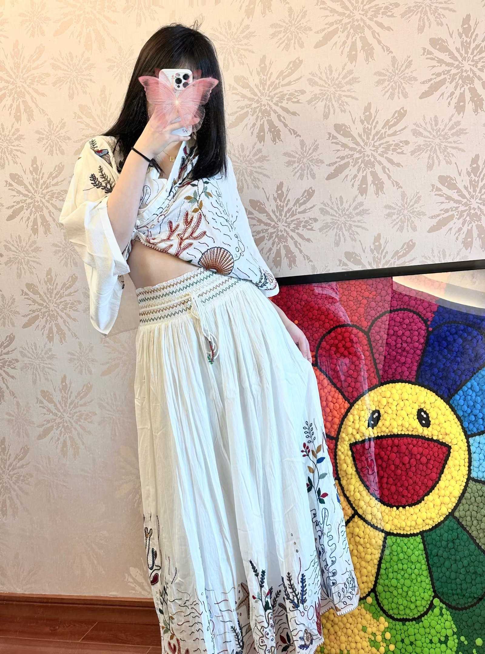 Women's Blouses Shirts Women 2023 New Sweet Fashion Embroidery Cotton Blouses Vintage v-neck Female Shirts Chic Tops P230427