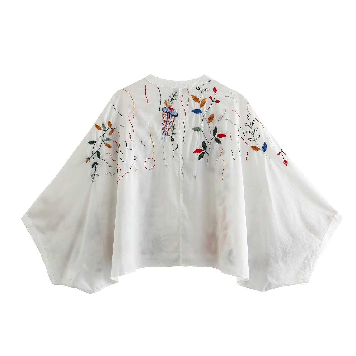 Women's Blouses Shirts Women 2023 New Sweet Fashion Embroidery Cotton Blouses Vintage v-neck Female Shirts Chic Tops P230427