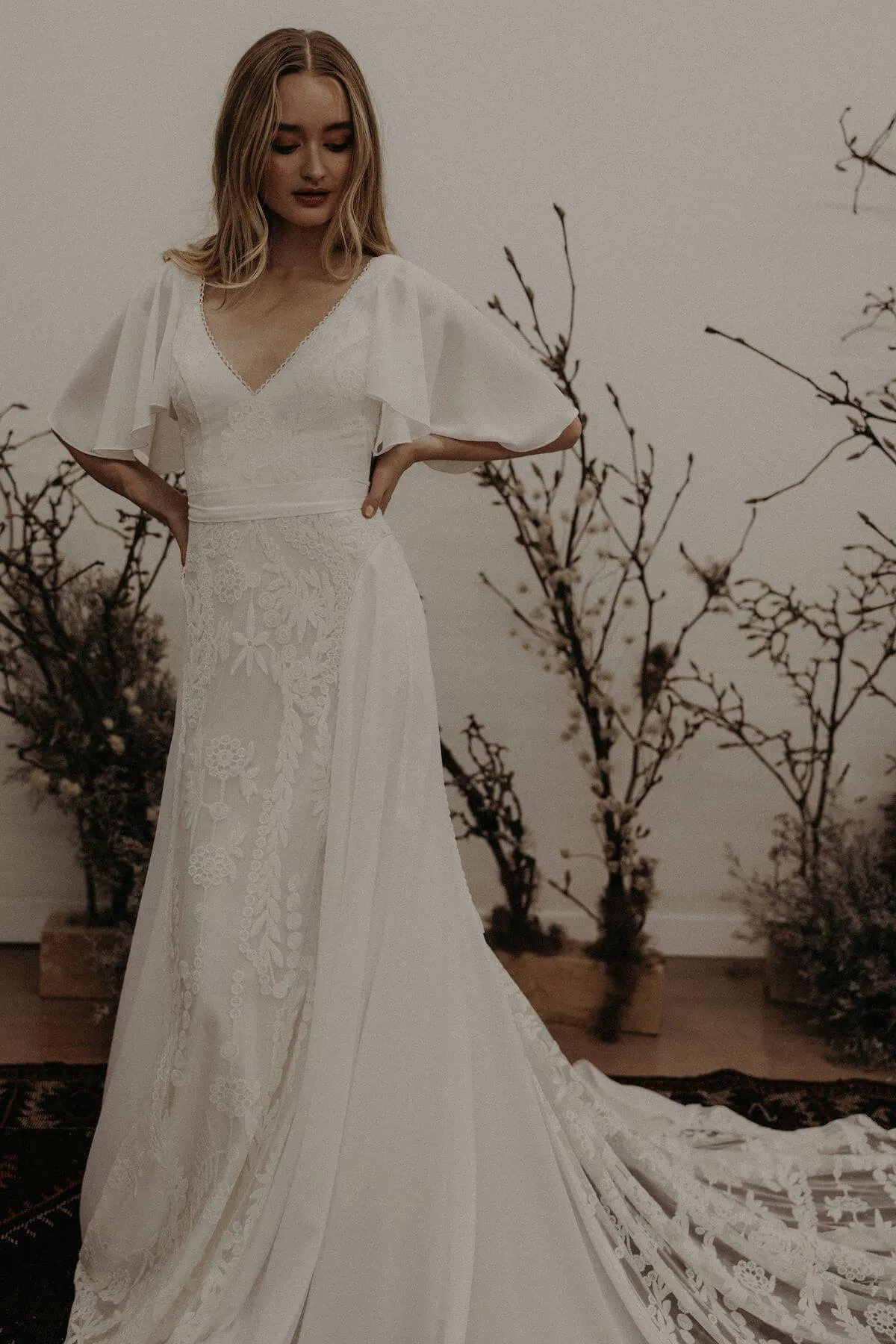 2024 Romantic Bohemian A Line Wedding Dresses Lace And Chiffon Country Bridal Gowns V-Neck Backless Sexy Long Summer Beach Bride Dress