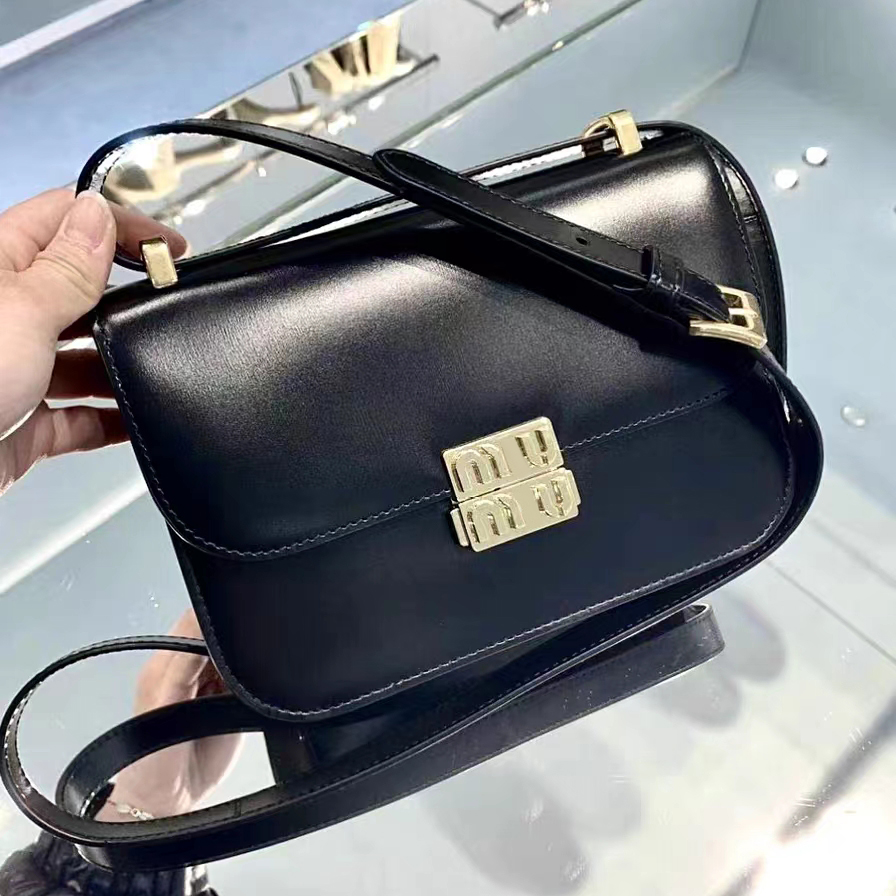 Woman Miu fashion hobo Shoulder satchel bag Luxurys handbag tote white designer bag Mens Genuine leather mini pochette clutch flap bags Miu crossbody messenger Bags, Pink
Woman Miu fashion hobo Shoulder satchel bag Luxurys handbag tote white designer bag Mens Genuine leather mini pochette clutch flap bags Miu crossbody messenger Bags, Pink