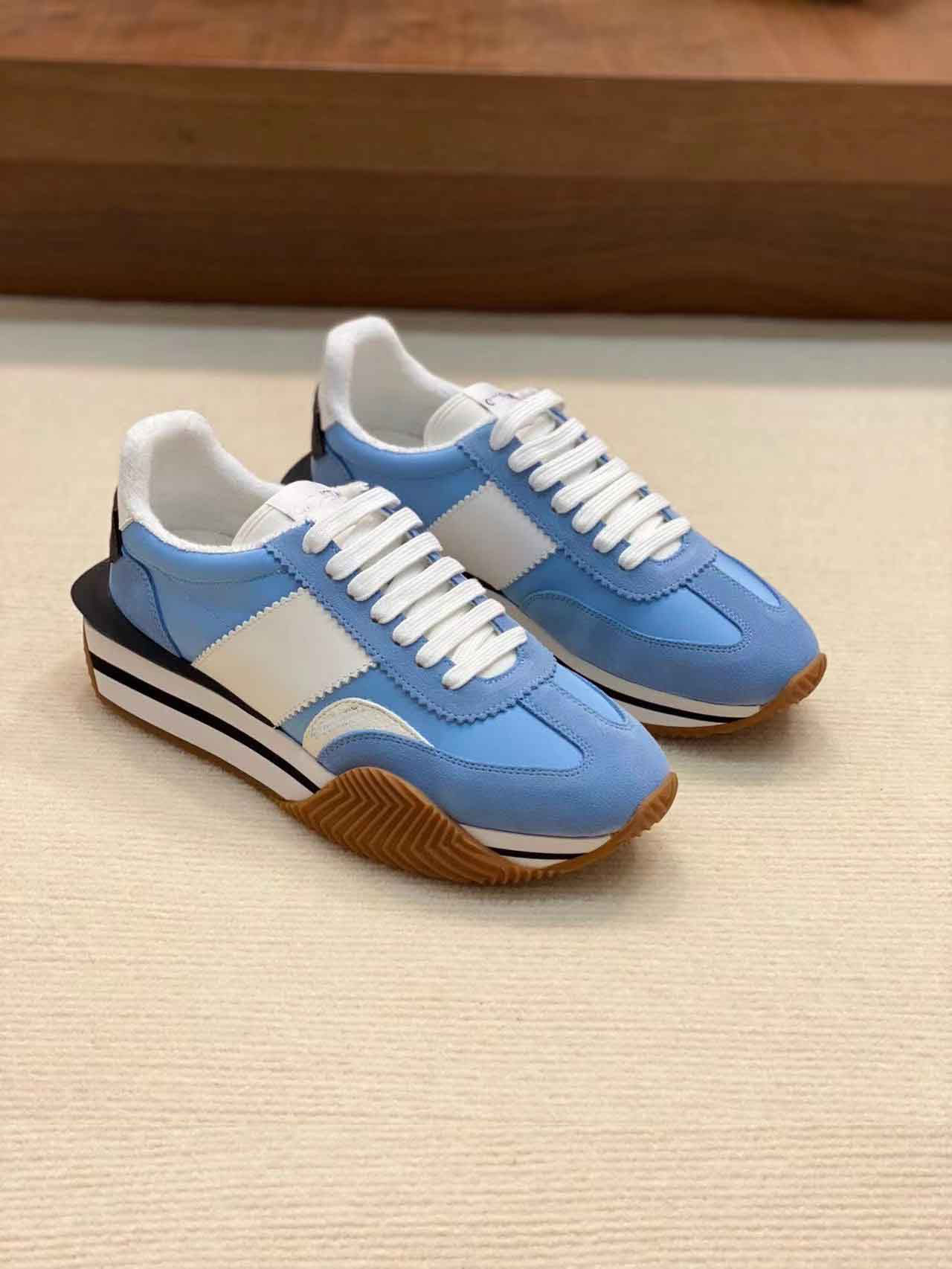 luxury Brands Men Designer Sneaker Shoes Casual Side Stripe Skateboard Walking Chunky Rubber Sole Suede Nylon Leather high Quality Fashion Sports Sneaker Trainers
luxury Brands Men Designer Sneaker Shoes Casual Side Stripe Skateboard Walking Chunky Rubber Sole Suede Nylon Leather high Quality Fashion Sports Sneaker Trainers
