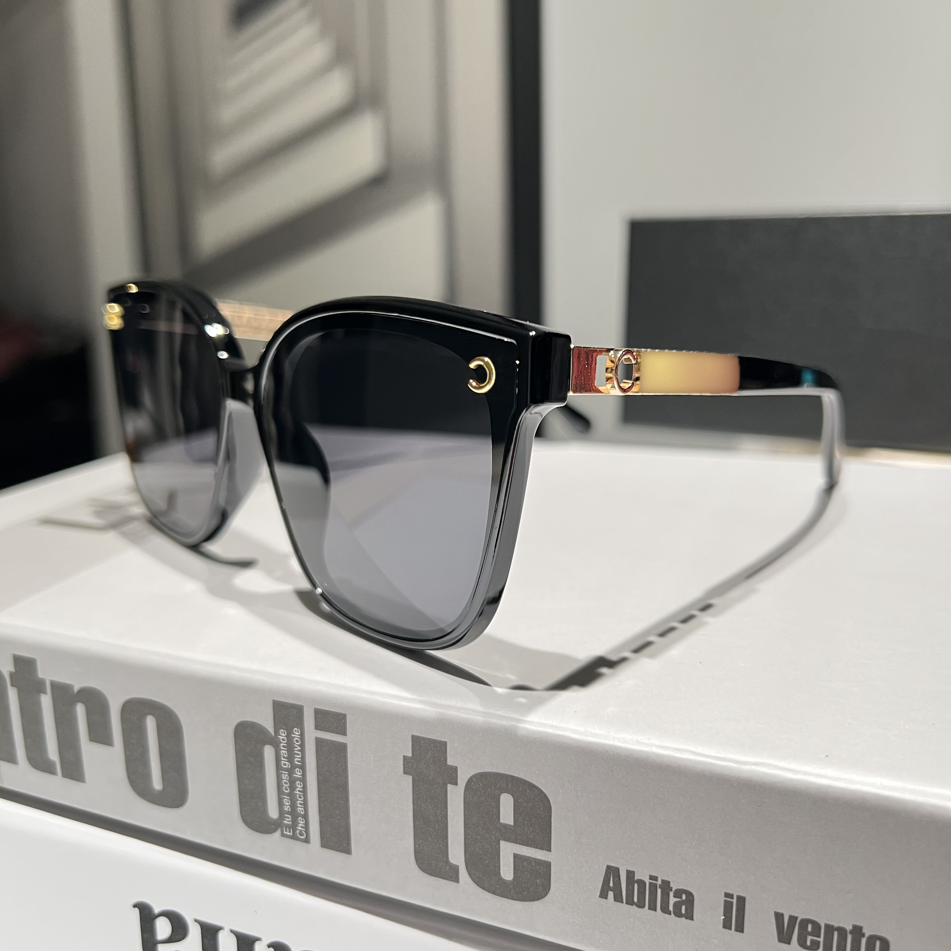 Designer Sunglasses Classic Glasses Goggles Outdoor Beach Sunglasses men and women 9 colors optional Glass letter Free mail
Designer Sunglasses Classic Glasses Goggles Outdoor Beach Sunglasses men and women 9 colors optional Glass letter Free mail