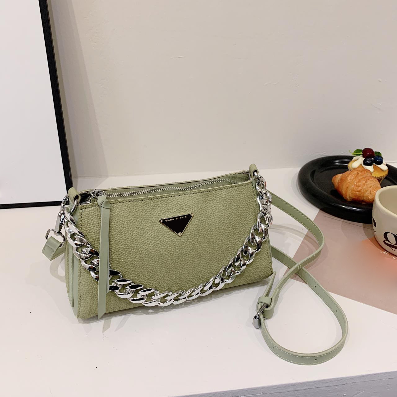 PRADE Designer Bags Genuine Leather Handbag Coarse Chain Shoulder Bag Crossbody Bags Tassel Decorative Zipper Womens Purses and Handbags 24X13X12CM, White
PRADE Designer Bags Genuine Leather Handbag Coarse Chain Shoulder Bag Crossbody Bags Tassel Decorative Zipper Womens Purses and Handbags 24X13X12CM, White