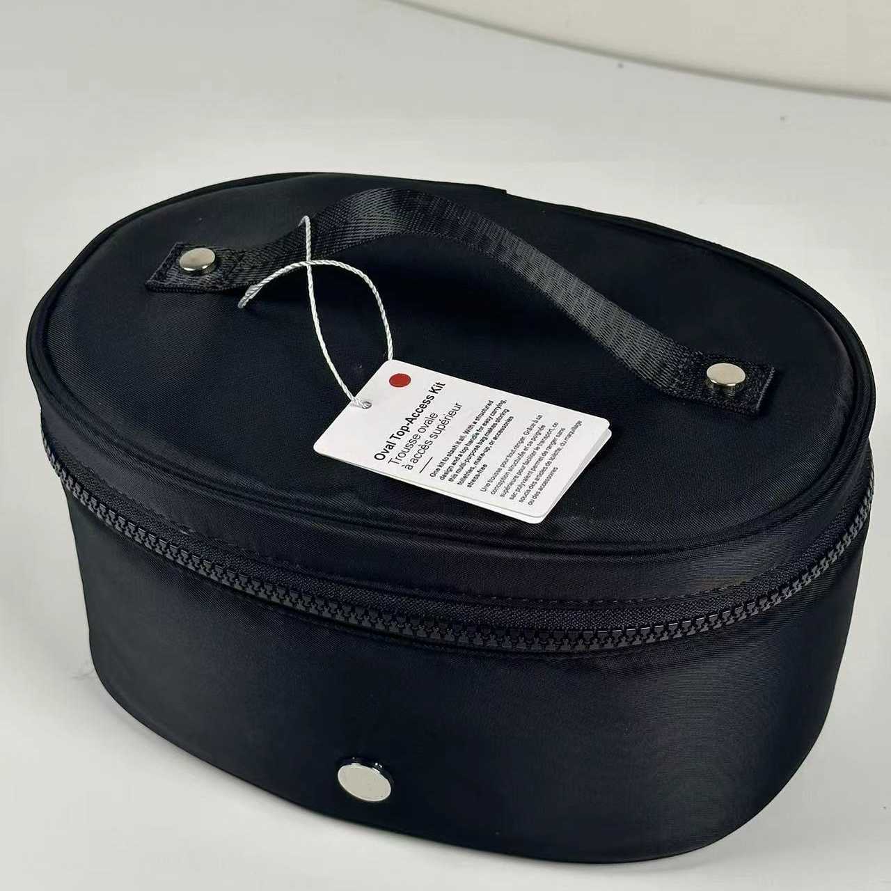 Oval Top-Access Kit Water-Repellent Fabric Lulu Cosmetic Bag Fitness Training Multifunctional Storage Bag Metal On The Designer Bag, Pink
Oval Top-Access Kit Water-Repellent Fabric Lulu Cosmetic Bag Fitness Training Multifunctional Storage Bag Metal On The Designer Bag, Pink