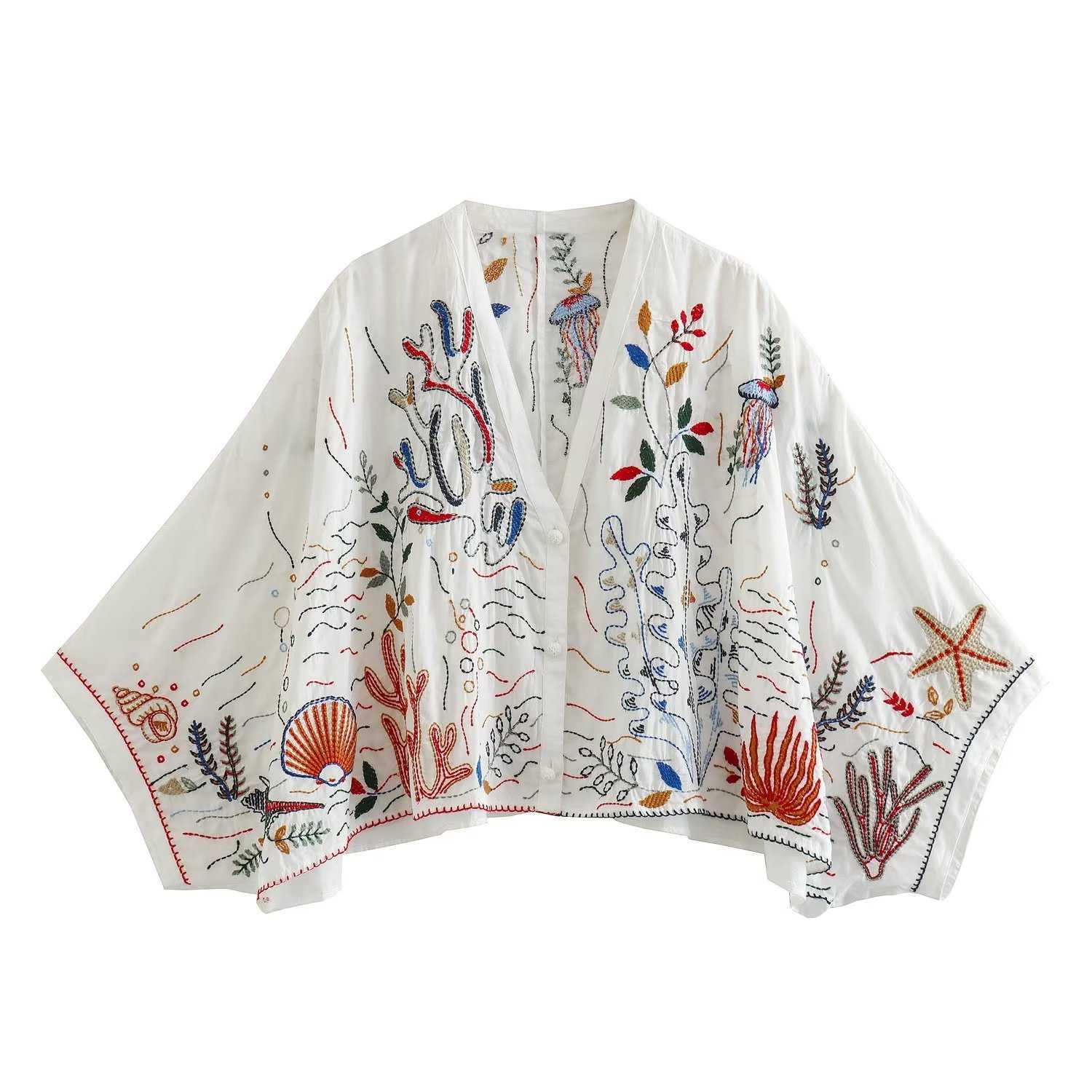 Women's Blouses Shirts Women 2023 New Sweet Fashion Embroidery Cotton Blouses Vintage v-neck Female Shirts Chic Tops P230427