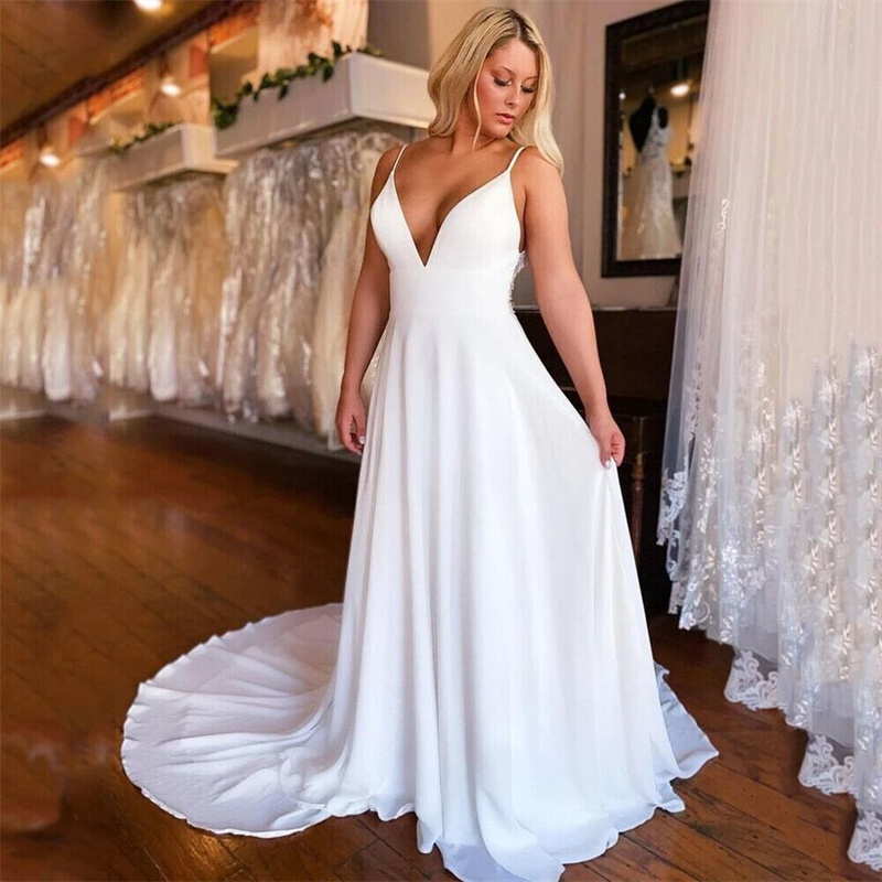 Simple Boho Plus Size Wedding Dress Sexy Spaghetti Straps V Neck Backless Beach Bridal Dress 2024 Lace Bohemian Country Bride Garden Vestidos De Novia