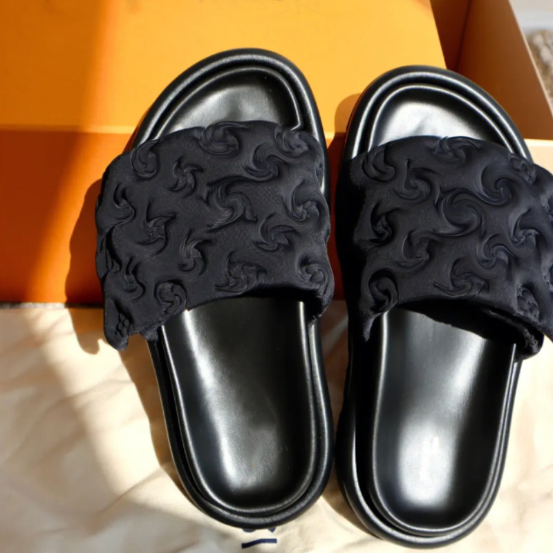 Designers Pool Pillow Mules sandals famous designer women Sunset Flat Comfort Mules Padded Front Strap Slippers Fashionable Easy-to-wear Style Slides
Designers Pool Pillow Mules sandals famous designer women Sunset Flat Comfort Mules Padded Front Strap Slippers Fashionable Easy-to-wear Style Slides