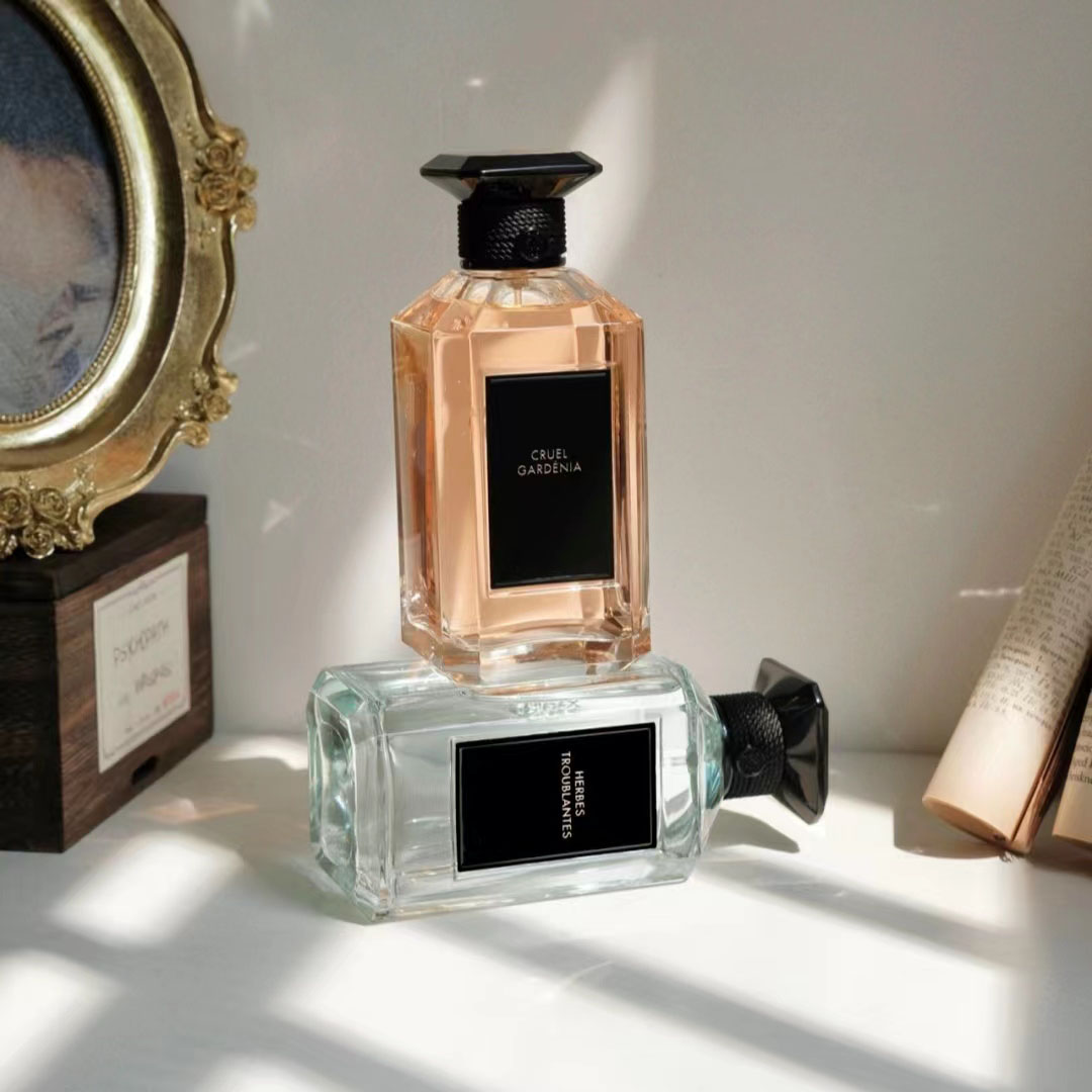Designer salone Perfume Santal Pao Rosa Neroli Outrenoir Rose Cherie Herbes Troublantes good smell long lasting fragrance high quality fast ship
Designer salone Perfume Santal Pao Rosa Neroli Outrenoir Rose Cherie Herbes Troublantes good smell long lasting fragrance high quality fast ship