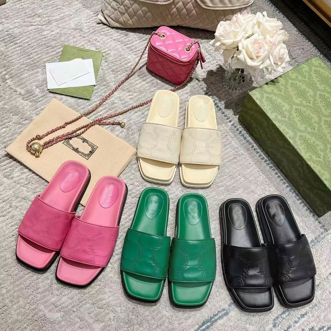 New women's flat high-quality slippers couple square head printed flip-flops Luxury outer wear leather beach Jelly flip-flops
New women's flat high-quality slippers couple square head printed flip-flops Luxury outer wear leather beach Jelly flip-flops
