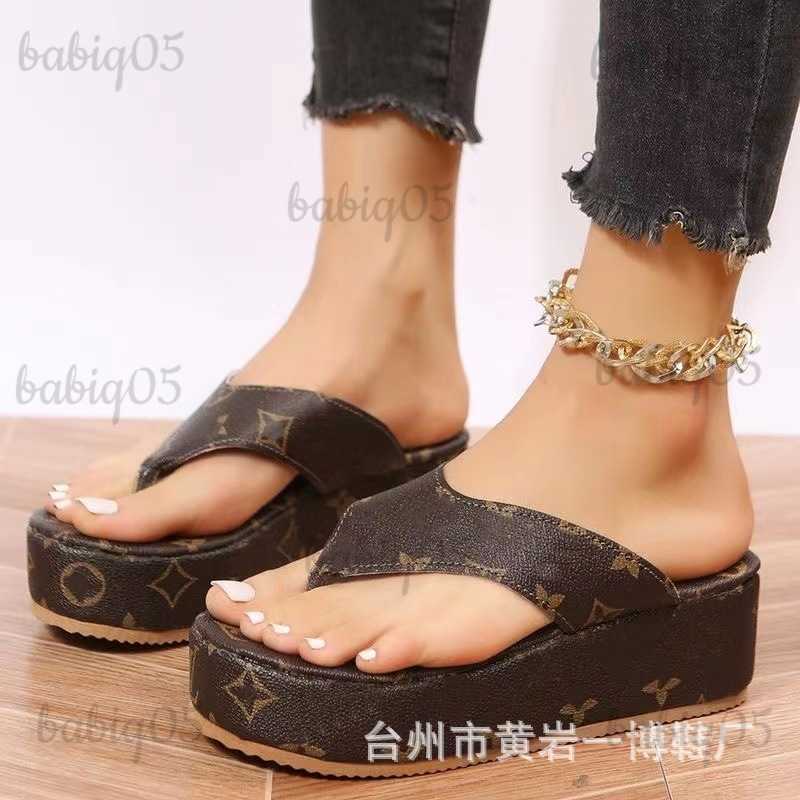 Designer Slippers Thick Soled Herringbone For Women Outside 2023 Summer New Printed Sponge Cake Sandals Large Women's Shoes T230428, Pinch toe style
Designer Slippers Thick Soled Herringbone For Women Outside 2023 Summer New Printed Sponge Cake Sandals Large Women's Shoes T230428, Pinch toe style