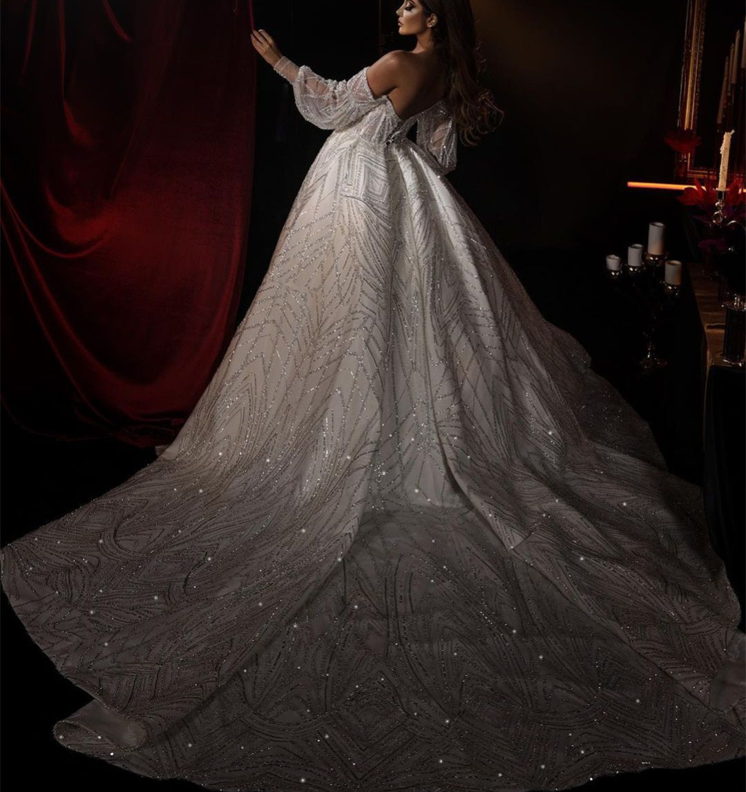 Elegant Ball Gown Wedding Dresses Long Sleeves V Neck Off Shoulder Lace-up Sequins Applique Ruffles Diamonds Bridal Gowns Formal Dress Custom Made Ves