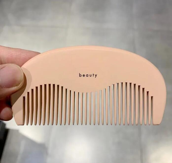 Fashion Brand Designer Wooden Comb Hair Brushes Pocket Wood Combs Massage Brushes Care Styling Tool with bag
Fashion Brand Designer Wooden Comb Hair Brushes Pocket Wood Combs Massage Brushes Care Styling Tool with bag