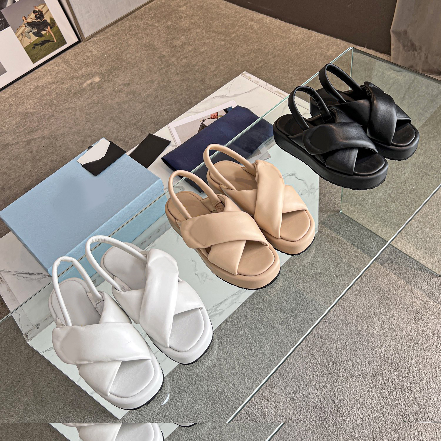 Designer Sandals Women Platform Sandal Cross Leisure Slippers Summer Classic Rome Shoes Leather Slides Beach Slide Black White Comfort Flat Slipper With Box
Designer Sandals Women Platform Sandal Cross Leisure Slippers Summer Classic Rome Shoes Leather Slides Beach Slide Black White Comfort Flat Slipper With Box