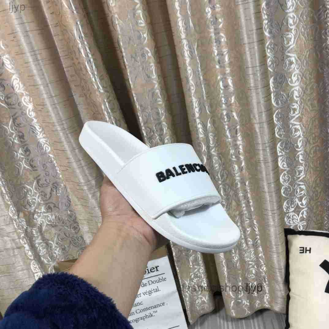 France Brand Rubber Letter Slippers Men Beach Wide Flat Slide Women Luminous Alphabet Sandals Multicolor Couples Solid Slides Waterproof Non-slip Sole 34-46, B a l e n c i a g a
France Brand Rubber Letter Slippers Men Beach Wide Flat Slide Women Luminous Alphabet Sandals Multicolor Couples Solid Slides Waterproof Non-slip Sole 34-46, B a l e n c i a g a
