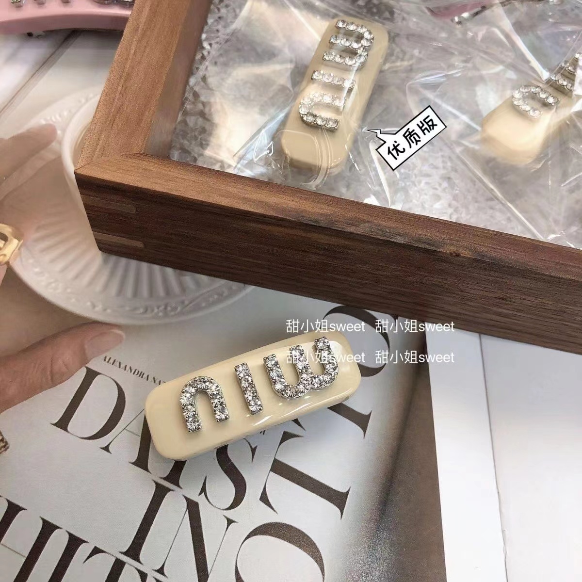 Miu Colorful Acetic Acid Plate Spring Clip Mesh Red Fashion Side Bang Clip Broken Hair Clip Diamond Letter
Miu Colorful Acetic Acid Plate Spring Clip Mesh Red Fashion Side Bang Clip Broken Hair Clip Diamond Letter