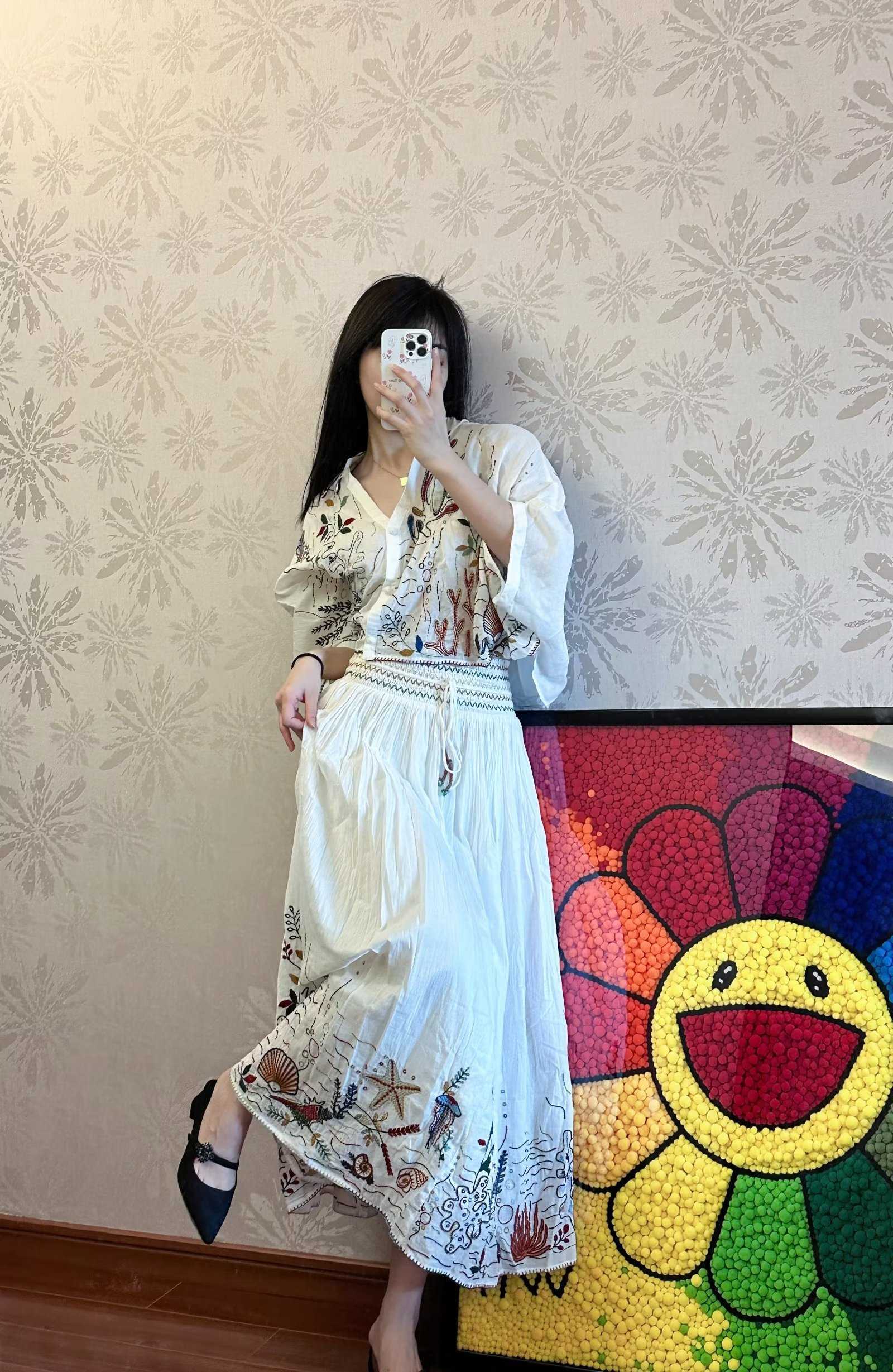 Women's Blouses Shirts Women 2023 New Sweet Fashion Embroidery Cotton Blouses Vintage v-neck Female Shirts Chic Tops P230427