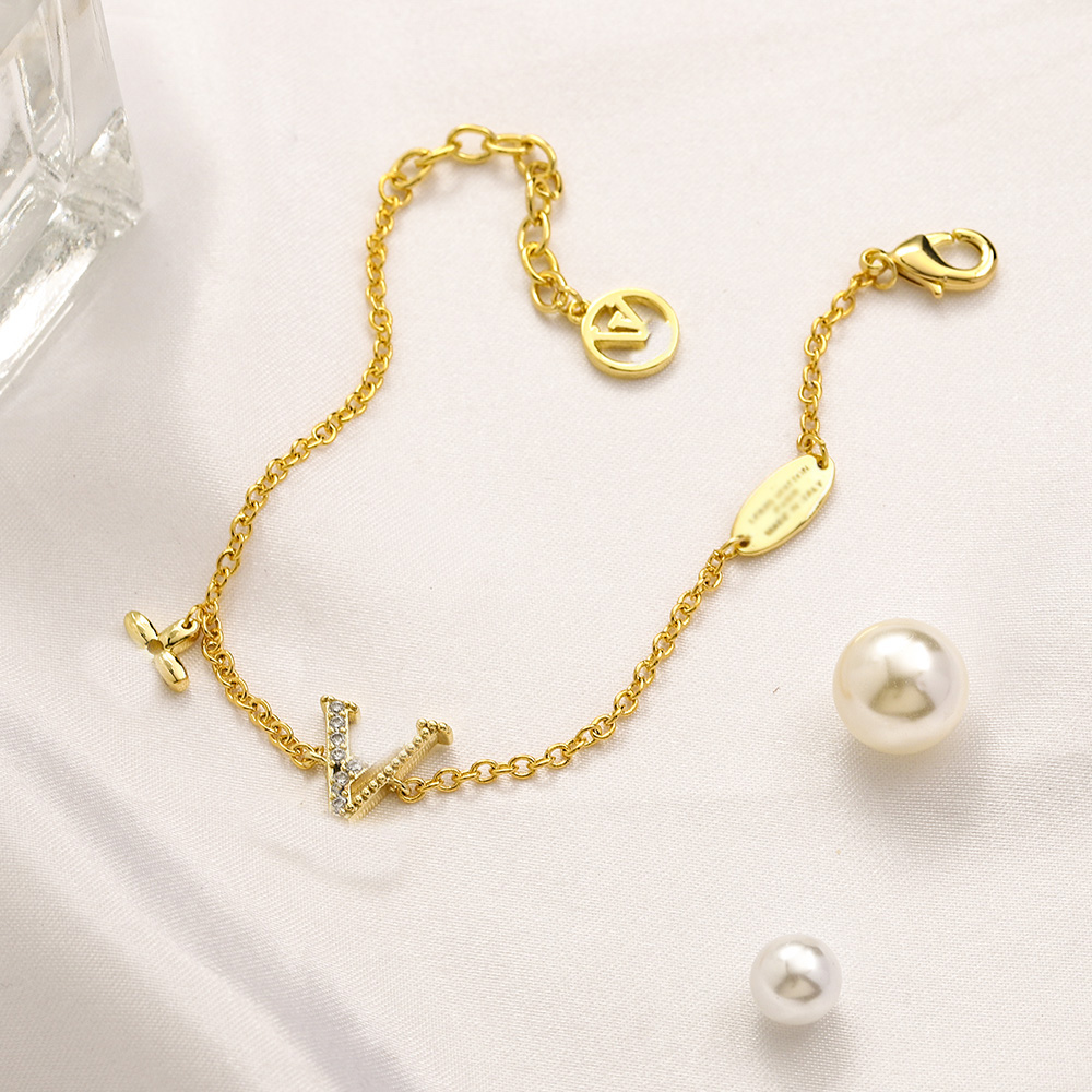 Fashion Style Bracelets Women Bangle Wristband Cuff Chain Designer Brand Letter Jewelry Pearl Crystal 18K Gold Plated Stainless steel Wedding Lovers Gift Bracelet
Fashion Style Bracelets Women Bangle Wristband Cuff Chain Designer Brand Letter Jewelry Pearl Crystal 18K Gold Plated Stainless steel Wedding Lovers Gift Bracelet