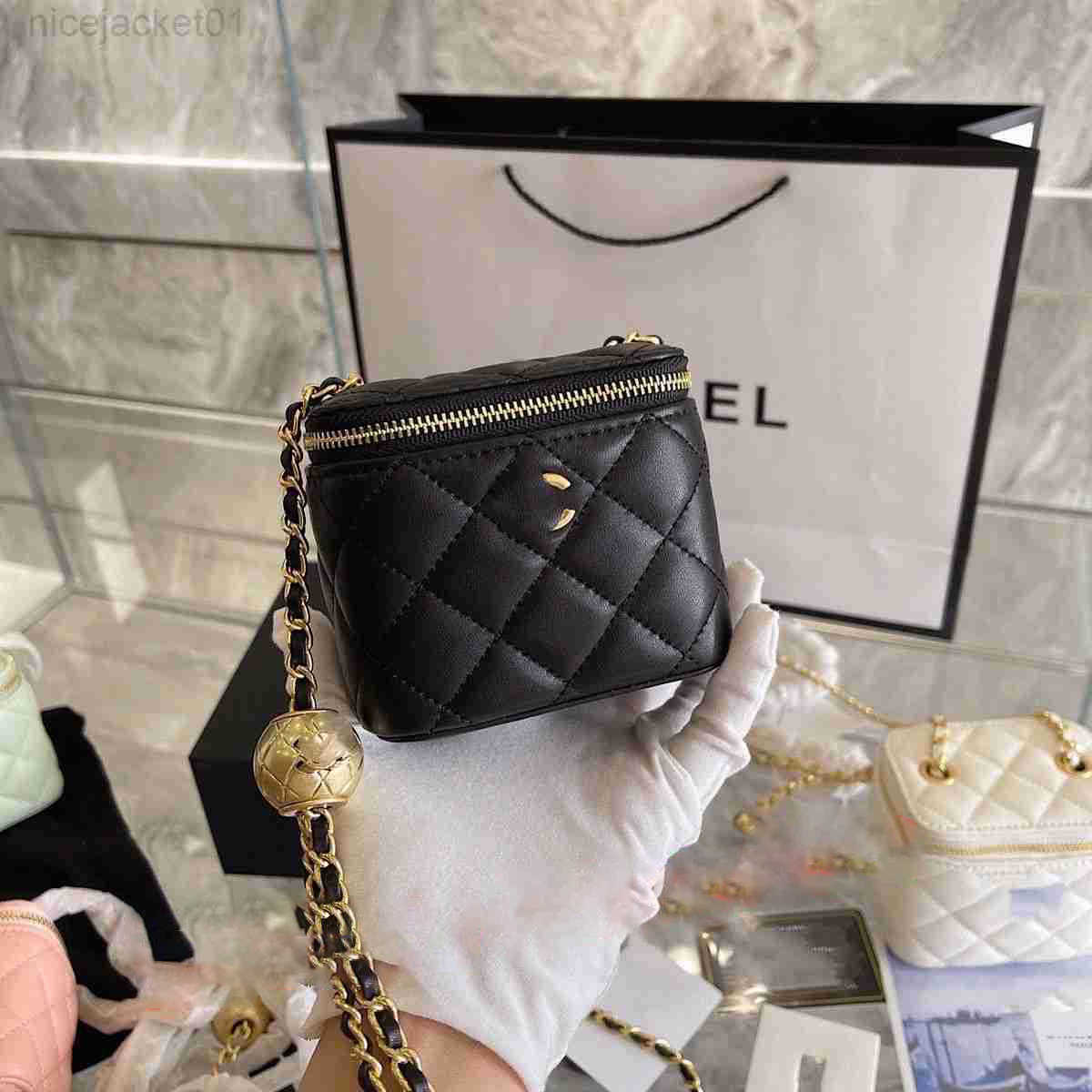 Designer Channel Ba Lingge Chain Bag Summer New Small Box Golden Ball Bag Foreign Style One Shoulder Crossbody Chain, Black
Designer Channel Ba Lingge Chain Bag Summer New Small Box Golden Ball Bag Foreign Style One Shoulder Crossbody Chain, Black