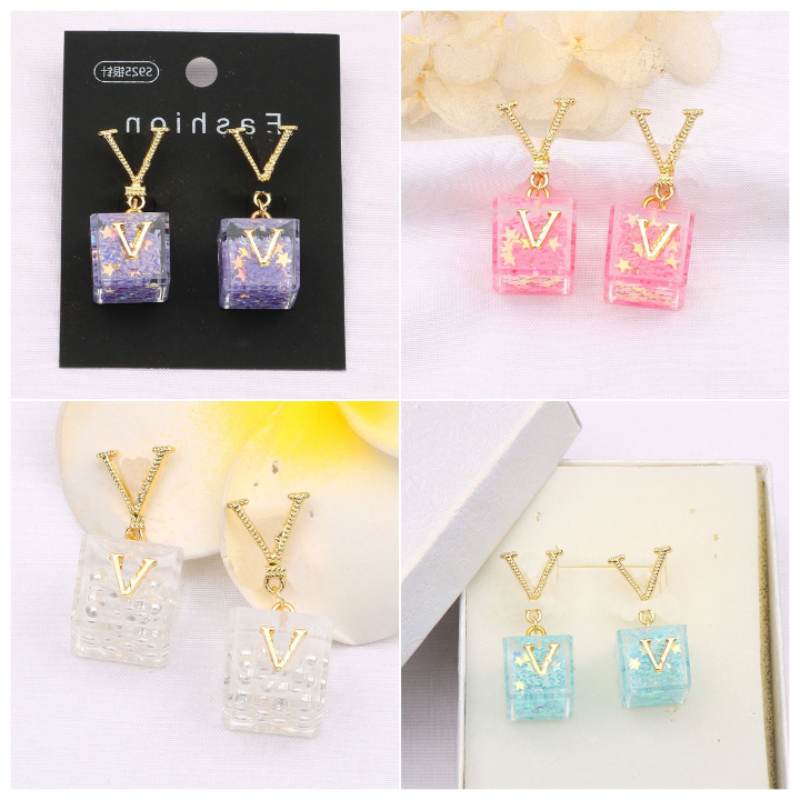 Fashion Womens 18K Gold Plated Ear Stud Earrings Brand Designers Geometry Double Letters Luxury Women Crystal Rhinestone Earring Wedding Party Jewerlry Gift Box
Fashion Womens 18K Gold Plated Ear Stud Earrings Brand Designers Geometry Double Letters Luxury Women Crystal Rhinestone Earring Wedding Party Jewerlry Gift Box