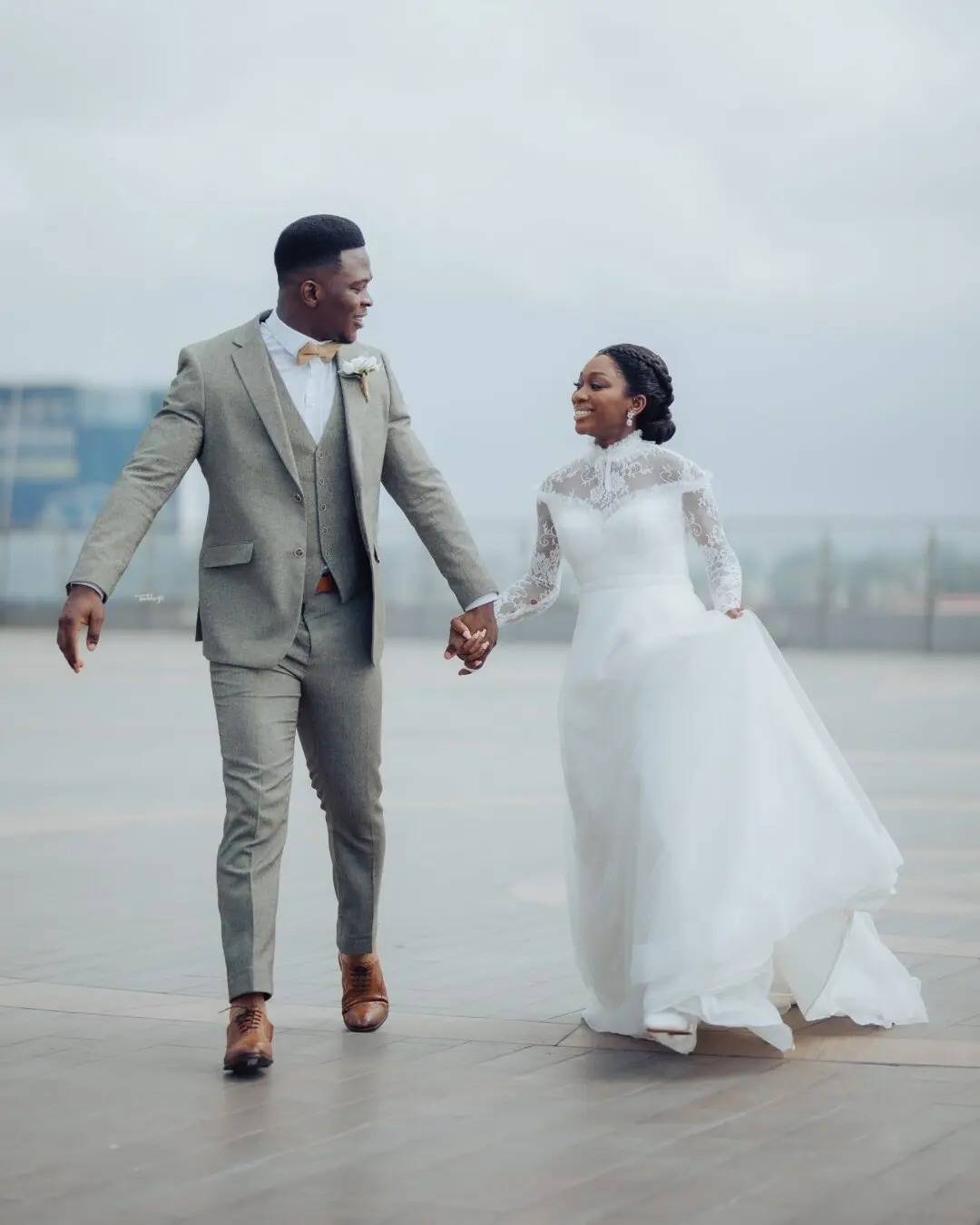 Modest 2024 High Neck Wedding Dress Long Sleeve Lace Appliqued A Line Bridal Gowns Beach Country robes de mariee