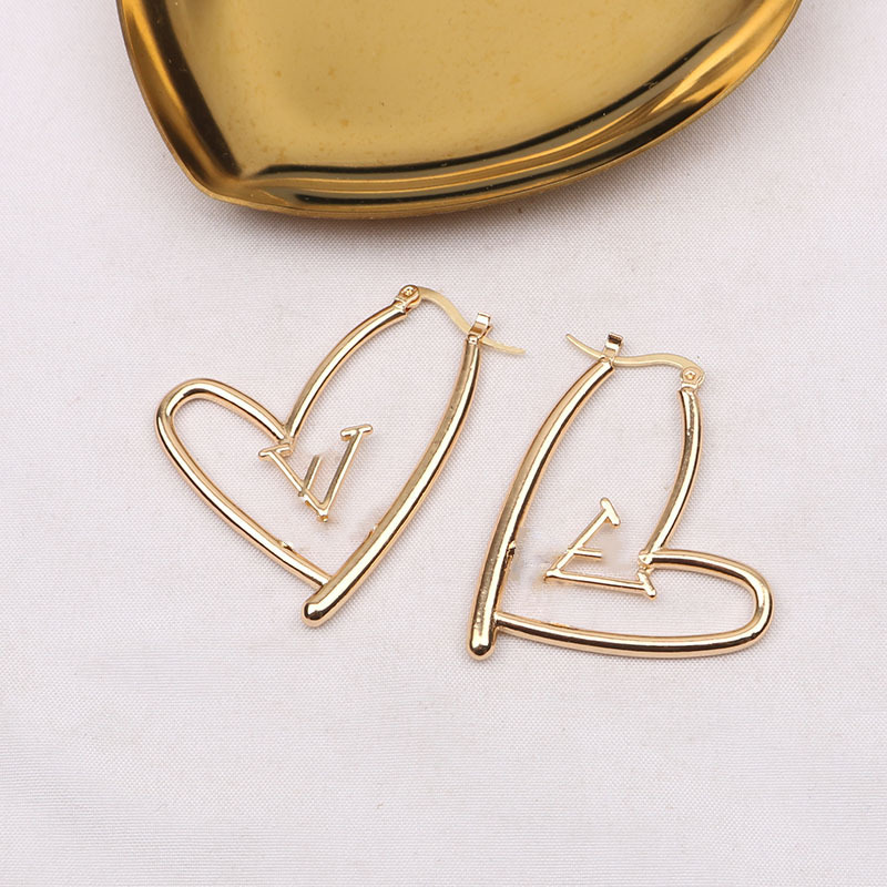 Designer Letter Earring Women Fashion Heart Stud Earrings Earring Party Wedding Brand Trend Jewelry
Designer Letter Earring Women Fashion Heart Stud Earrings Earring Party Wedding Brand Trend Jewelry