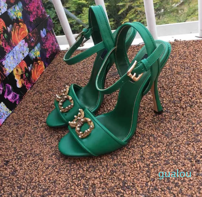 2023 high heels with sandals classic fashion leather productio pearl decoration size 34-42, Red
2023 high heels with sandals classic fashion leather productio pearl decoration size 34-42, Red