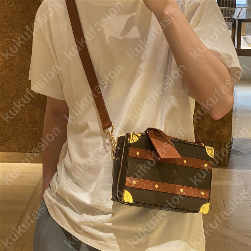 Luxurys Mens Designer Cross Body Bag Genuine Leather Soft Trunk Luxury Crossbody Bags Top Handle Woman Fashion Shoulder Bag Casual Handbag, L1
Luxurys Mens Designer Cross Body Bag Genuine Leather Soft Trunk Luxury Crossbody Bags Top Handle Woman Fashion Shoulder Bag Casual Handbag, L1
