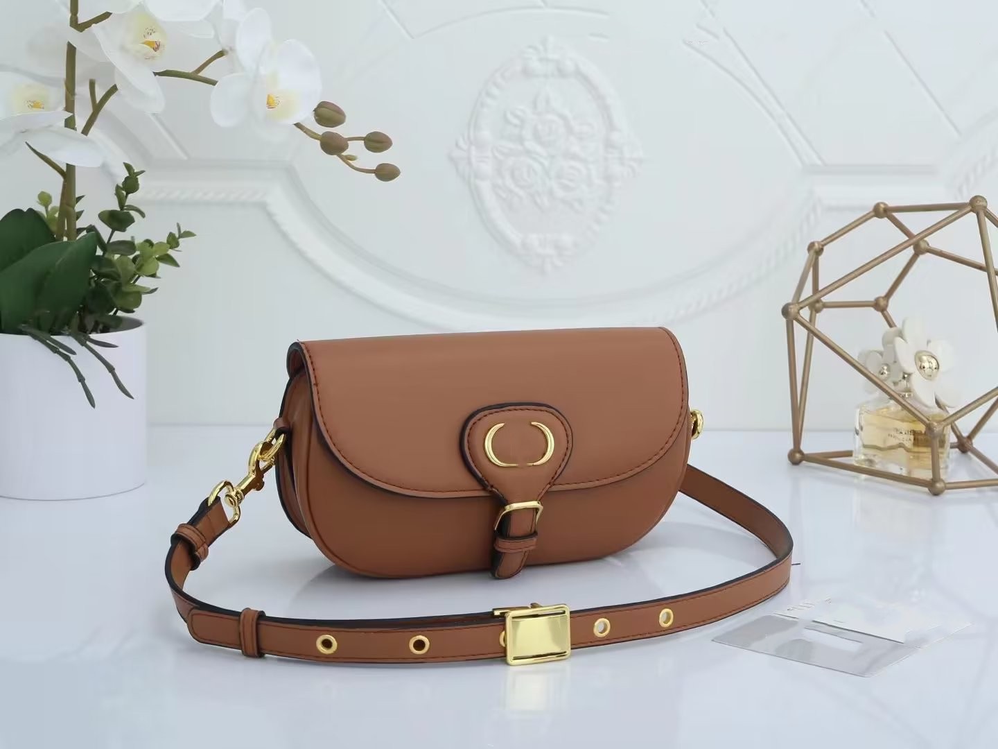 Brand Luxury CD Bag Woman New Vintage Printed Chain Bag Popular Underarm Bag Diagonal Across One Shoulder Small Square Bag#9027, Red
Brand Luxury CD Bag Woman New Vintage Printed Chain Bag Popular Underarm Bag Diagonal Across One Shoulder Small Square Bag#9027, Red