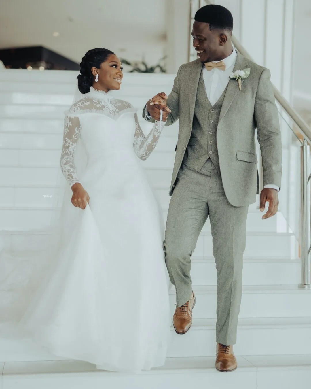 Modest 2024 High Neck Wedding Dress Long Sleeve Lace Appliqued A Line Bridal Gowns Beach Country robes de mariee