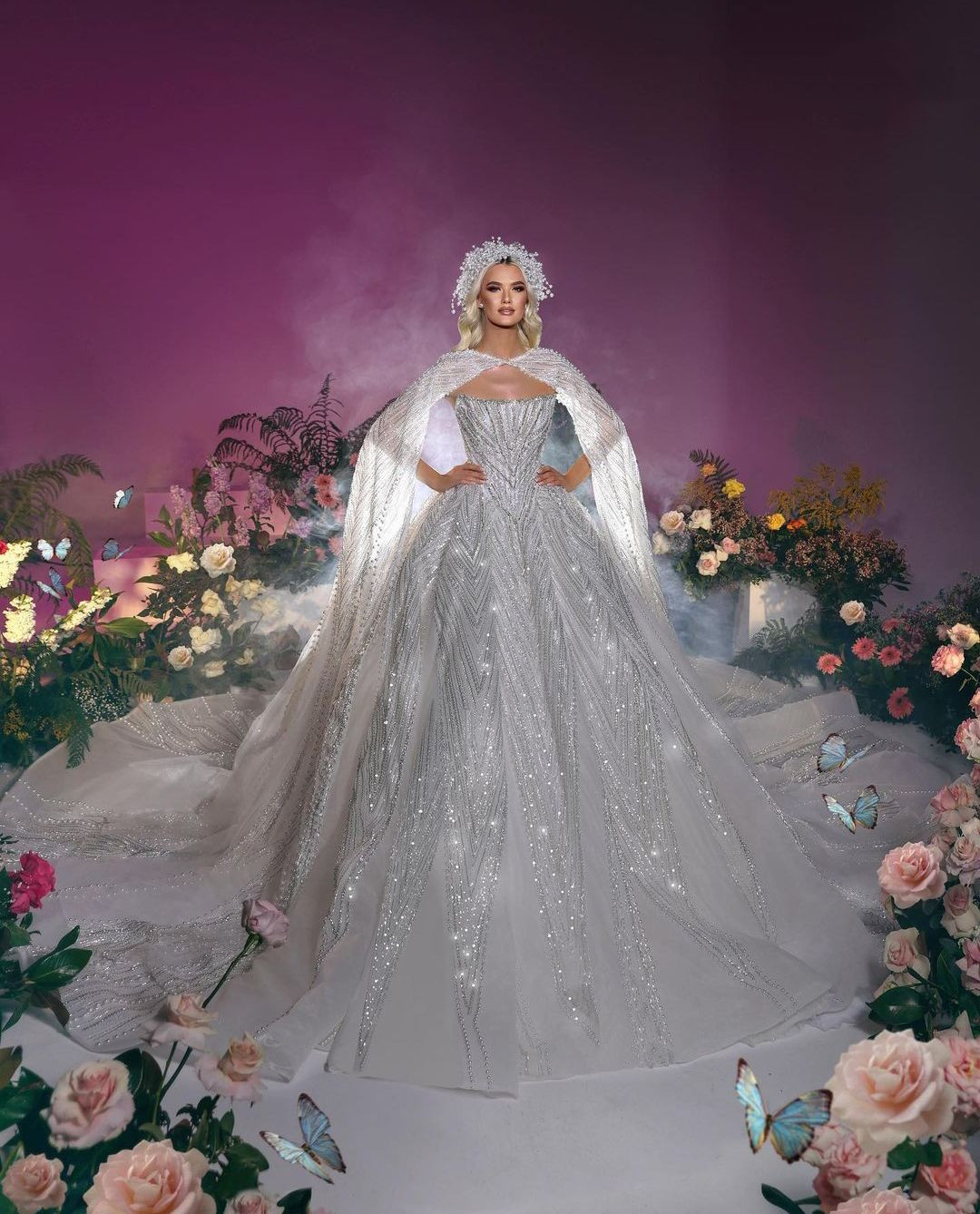 Sparkly Ball Gown Wedding Dresses Sleeveless Bateau Capes Sequins Applique Ruffles Bridal Gowns Beads Diamodns Pearls Plus Size Custom Made Vestido de