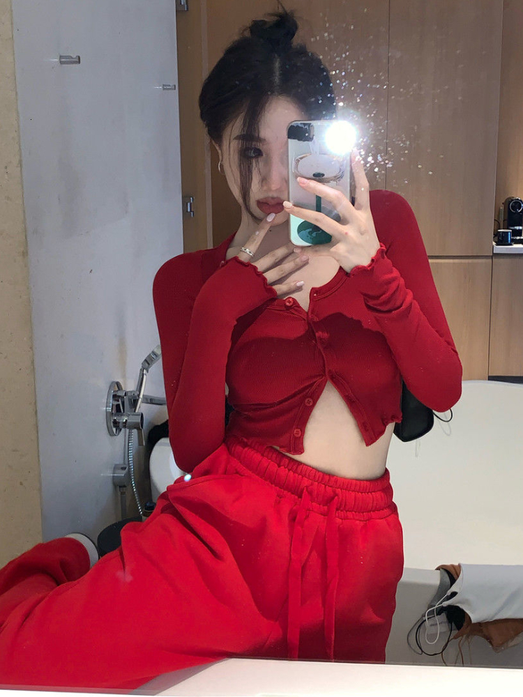 Women's T-Shirt Red Long Sleeve T-shirts Women Sexy Button-up Slim Korean Style Crop Tops Casual Hip Hop Streetwear sweet Girls Spring 230428