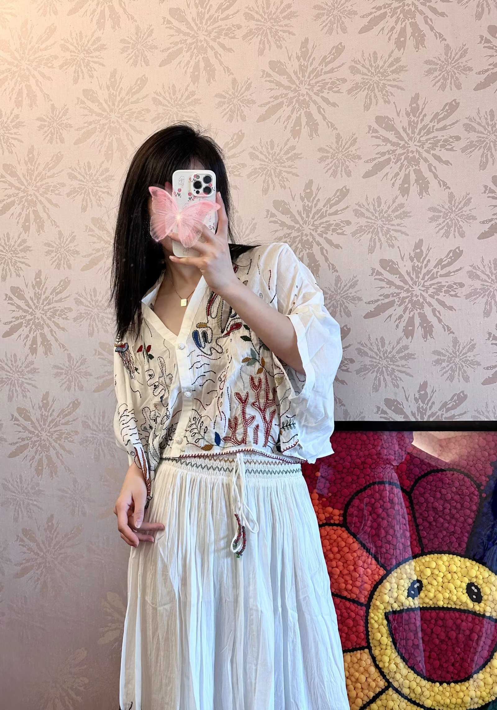 Women's Blouses Shirts Women 2023 New Sweet Fashion Embroidery Cotton Blouses Vintage v-neck Female Shirts Chic Tops P230427