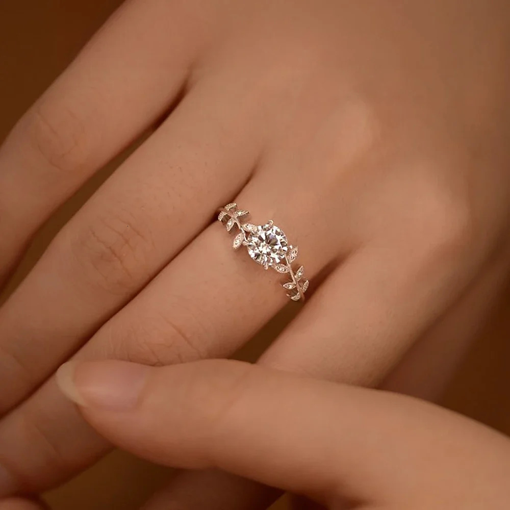 Wedding Rings 1carat Diamond Leaf Band for Women 925 Sterling Silver Plated 18k White Gold Promise Engagement Ring 231129