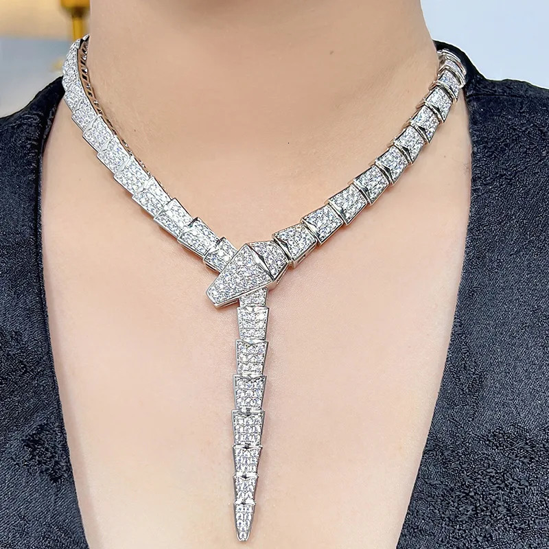 Chokers Classic Fashion Full Zircon Diamond Stone Wide or N Snake Shaped Choker Necklace Women Designer Gold Plated Jewelry Social Gatherings