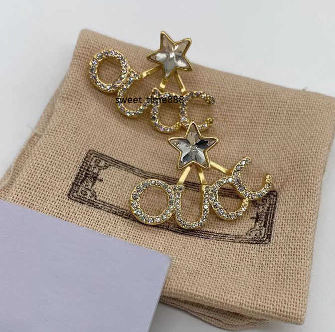 Designer Jewelry Ladies Fashion Letter Earrings 925 Silver Needle High Quality Pure Copper Material Couple Wedding Birthday Gift
Designer Jewelry Ladies Fashion Letter Earrings 925 Silver Needle High Quality Pure Copper Material Couple Wedding Birthday Gift