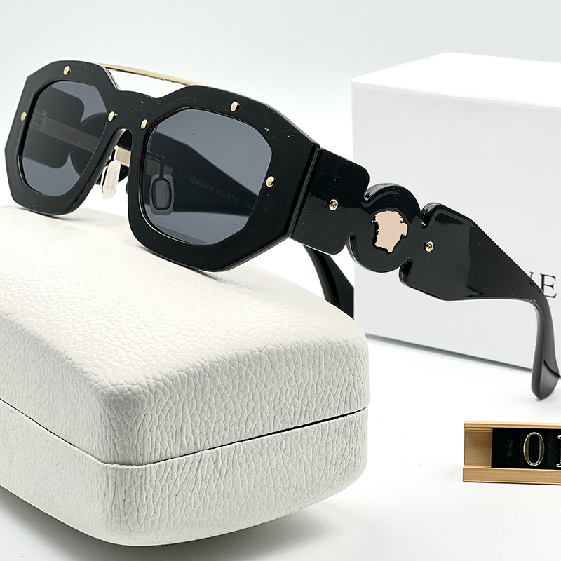 Luxury designer sunglasses for women glasses men women sunglasses brand sunglasses Fashion UV400 Goggle Business style With Box travel beach Factory Store box nice
Luxury designer sunglasses for women glasses men women sunglasses brand sunglasses Fashion UV400 Goggle Business style With Box travel beach Factory Store box nice