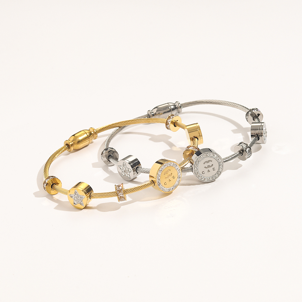 Charm Love Cuff Bangle Designer Brand Jewelry 18K Gold Women's Gift Bracelet Fashion 2023 Wedding Party Small Wrist Bracelet Classic Jewelry Wholesale
Charm Love Cuff Bangle Designer Brand Jewelry 18K Gold Women's Gift Bracelet Fashion 2023 Wedding Party Small Wrist Bracelet Classic Jewelry Wholesale