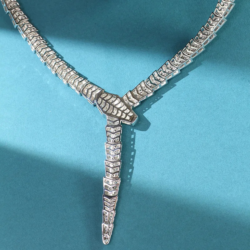 Chokers Classic Fashion Full Zircon Diamond Stone Wide or N Snake Shaped Choker Necklace Women Designer Gold Plated Jewelry Social Gatherings
