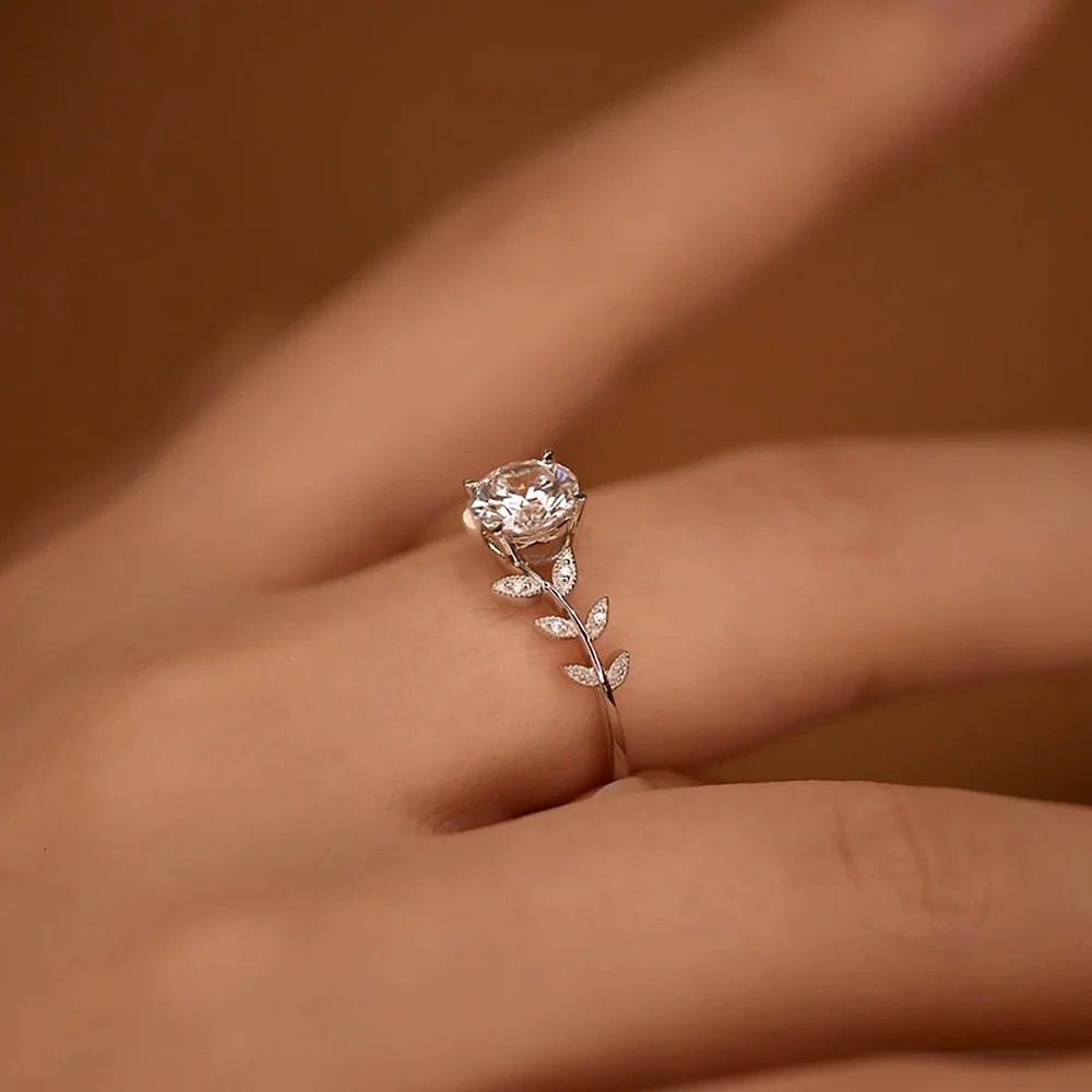 Wedding Rings 1carat Diamond Leaf Band for Women 925 Sterling Silver Plated 18k White Gold Promise Engagement Ring 231129