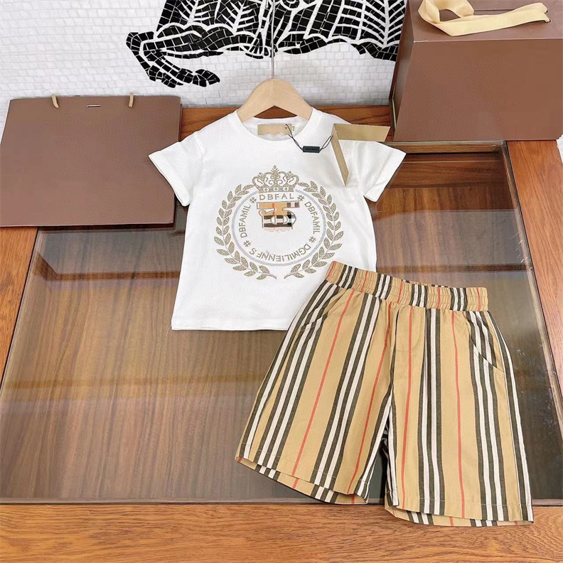 Baby Boy Clothing Sets Casual Baby Girl Boy Clothes suit Children's suit Clothes 2 pieces sweatshirt sweatpants Fashion designer children's suit size 90cm-160cm Q08, 12
Baby Boy Clothing Sets Casual Baby Girl Boy Clothes suit Children's suit Clothes 2 pieces sweatshirt sweatpants Fashion designer children's suit size 90cm-160cm Q08, 12