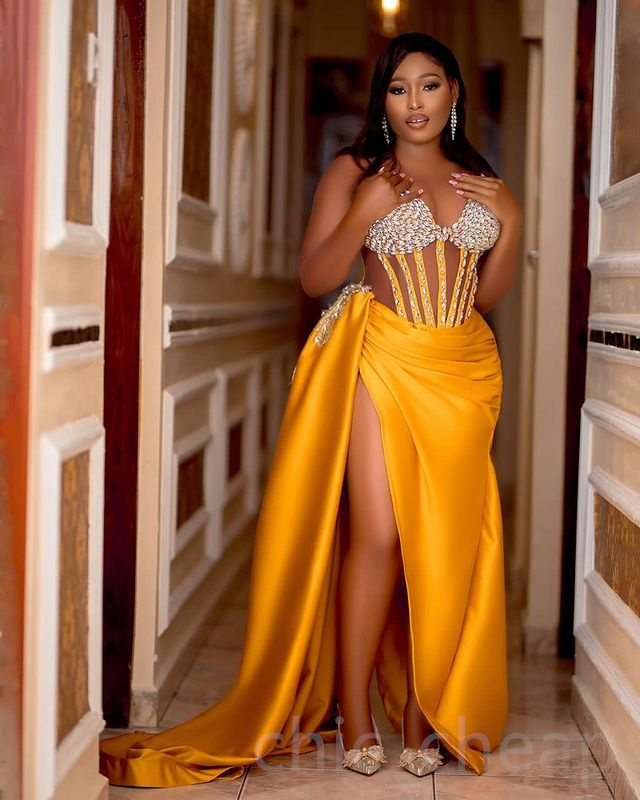 2023 April Aso Ebi Sheath Yellow Prom Dress Crystals Satin Sexy Evening Formal Party Second Reception Birthday Engagement Gowns Dress Robe De Soiree Z