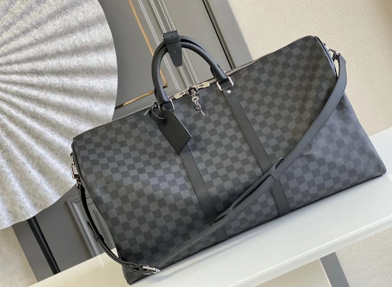 Classic Designers fashion duffel bags luxury men female travel bags leather handbag large capacity holdall carry on luggage overnight weekender bag with lock 41414, White plaid
Classic Designers fashion duffel bags luxury men female travel bags leather handbag large capacity holdall carry on luggage overnight weekender bag with lock 41414, White plaid
