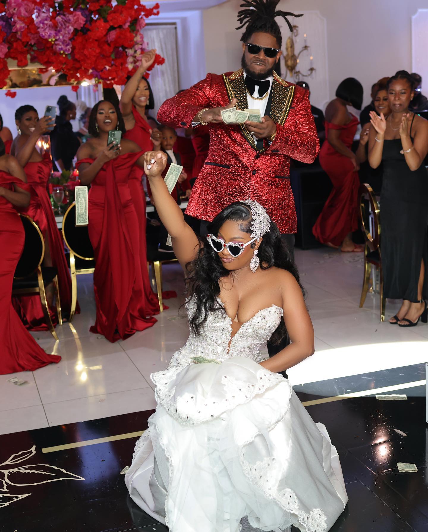 Elegant Beading Lace Mermaid Wedding Dress Off Shoulder Sequined Wedding Gowns Ruffles Train Bridal Dress Vestidos De Novia