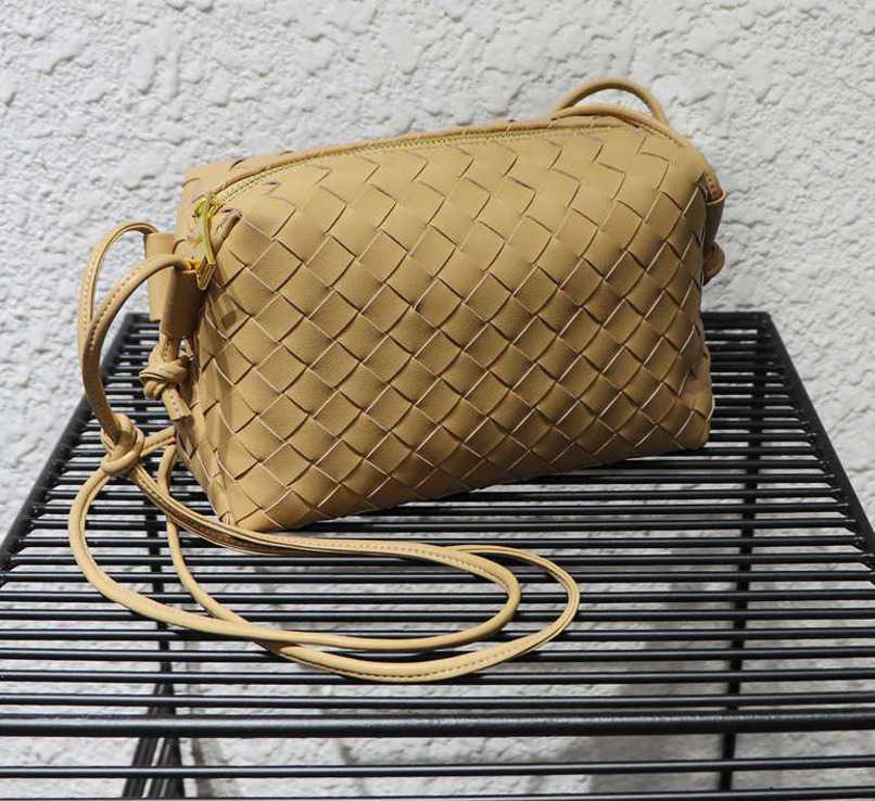 Authentic Bottegas Knotted Large Designer Leather Bags Hand Bag Venetas Capacity Fashion Bags Pillow Loop Single Woven Shoulder Diagonal Small Square Female EPT1, White4
Authentic Bottegas Knotted Large Designer Leather Bags Hand Bag Venetas Capacity Fashion Bags Pillow Loop Single Woven Shoulder Diagonal Small Square Female EPT1, White4
