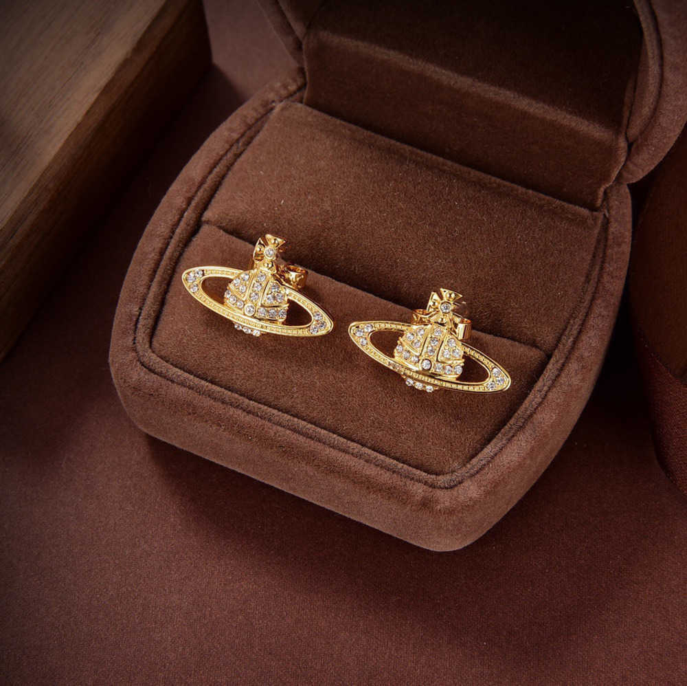 Stud Designer Earrings Vivian Luxury Women Fashion Jewelry Earing Metal Pearl Earring cjeweler Westwood Woman Motion current 70ess
Stud Designer Earrings Vivian Luxury Women Fashion Jewelry Earing Metal Pearl Earring cjeweler Westwood Woman Motion current 70ess