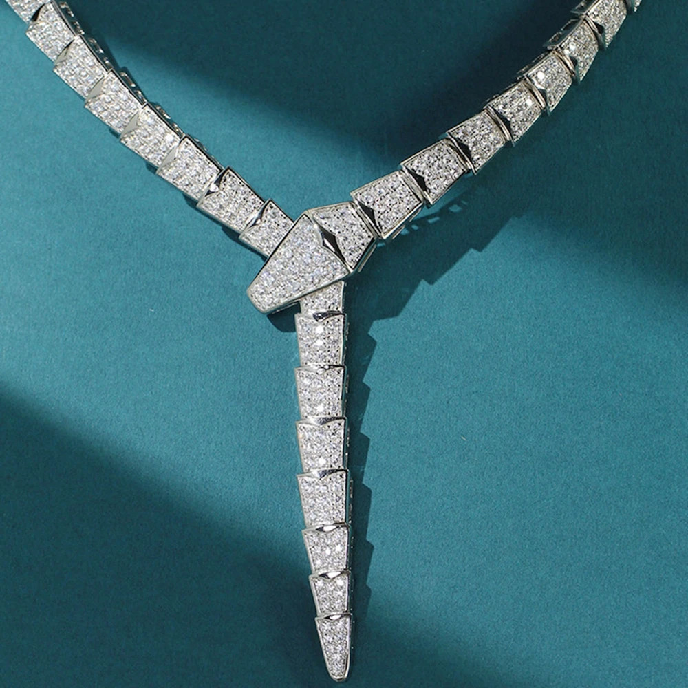 Chokers Classic Fashion Full Zircon Diamond Stone Wide or N Snake Shaped Choker Necklace Women Designer Gold Plated Jewelry Social Gatherings